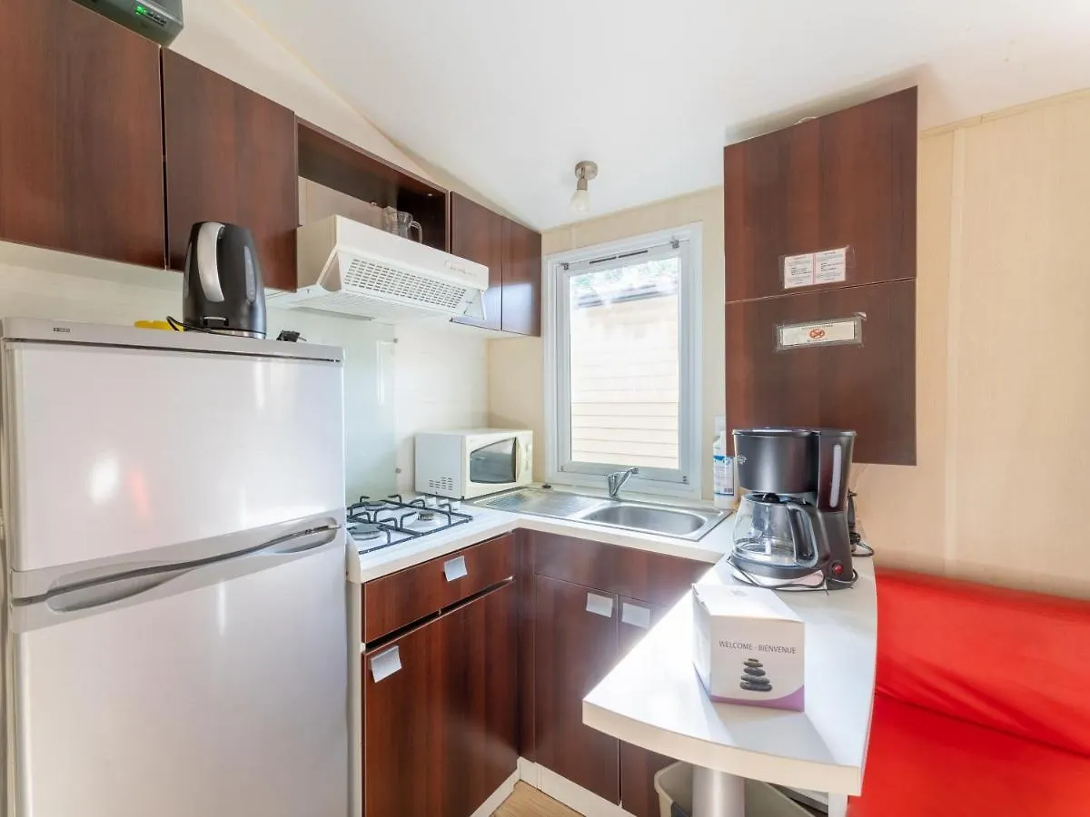 Hotel Camping Les Cantarelles à Alrance
