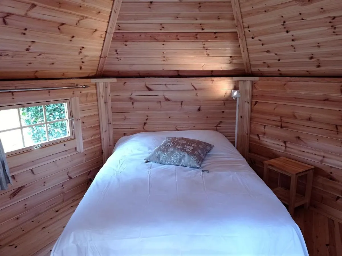 Hotel Camping Les Cantarelles à Alrance